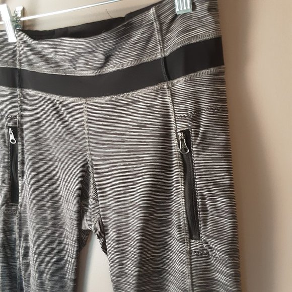 lululemon Leggings Size 6, Cropped, Pockets, Black and Grey, - Picture 5 of 13